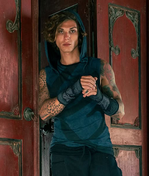 FEARLESS Hooded Sleeveless Tee In Black