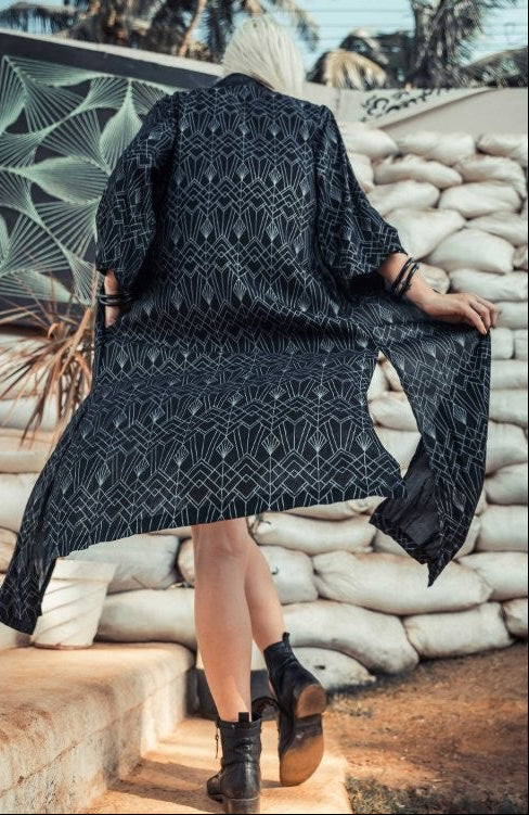 URBAN SILVER KIMONO