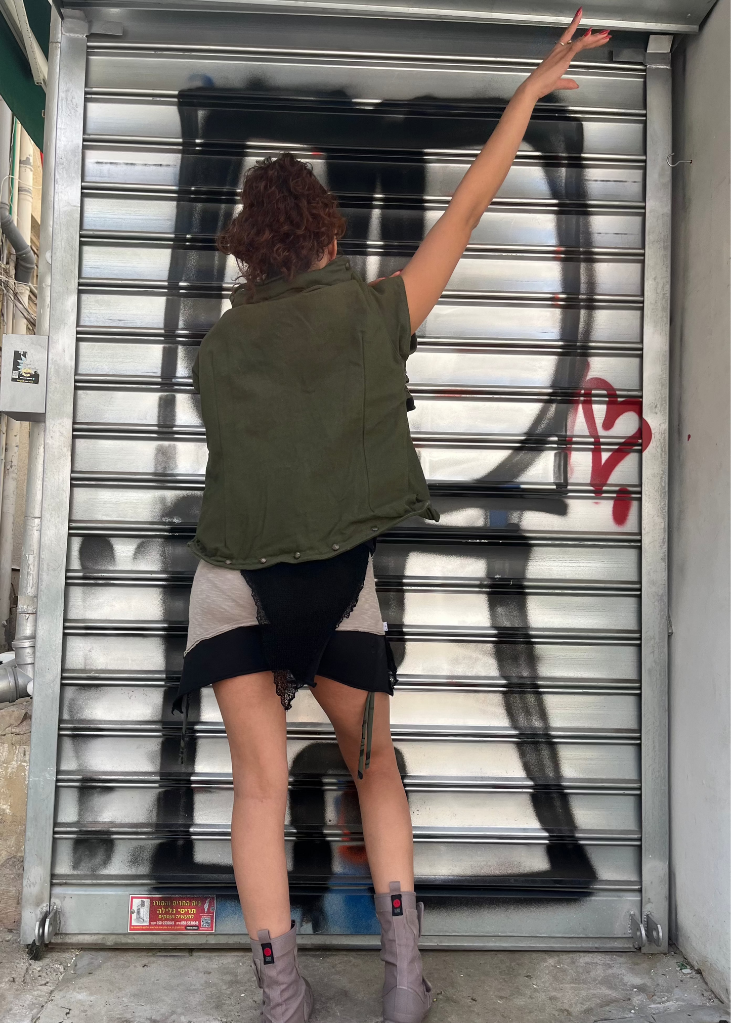 METAL Vest In Olive
