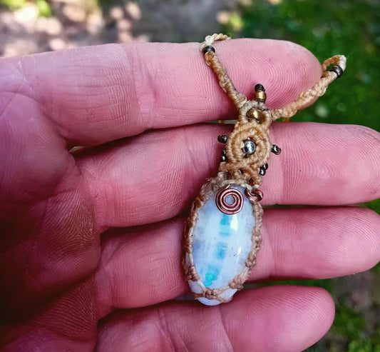 Labradorite Macramé Necklace – Moonlight