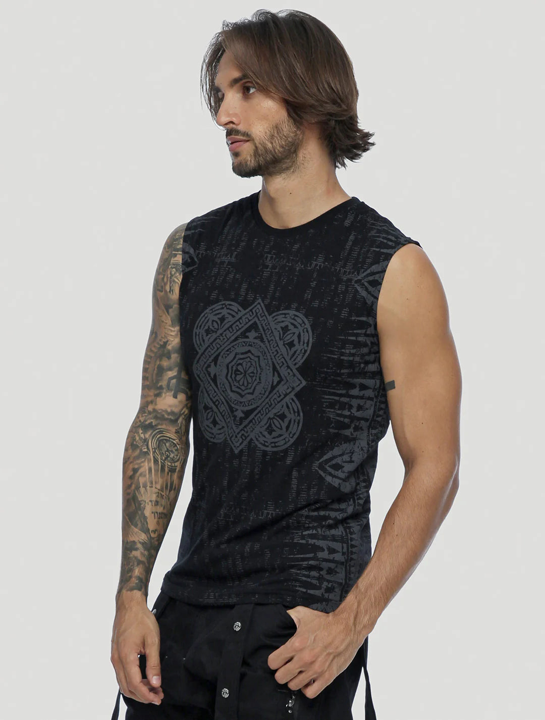 JAYA Sleeveless Tee In Black