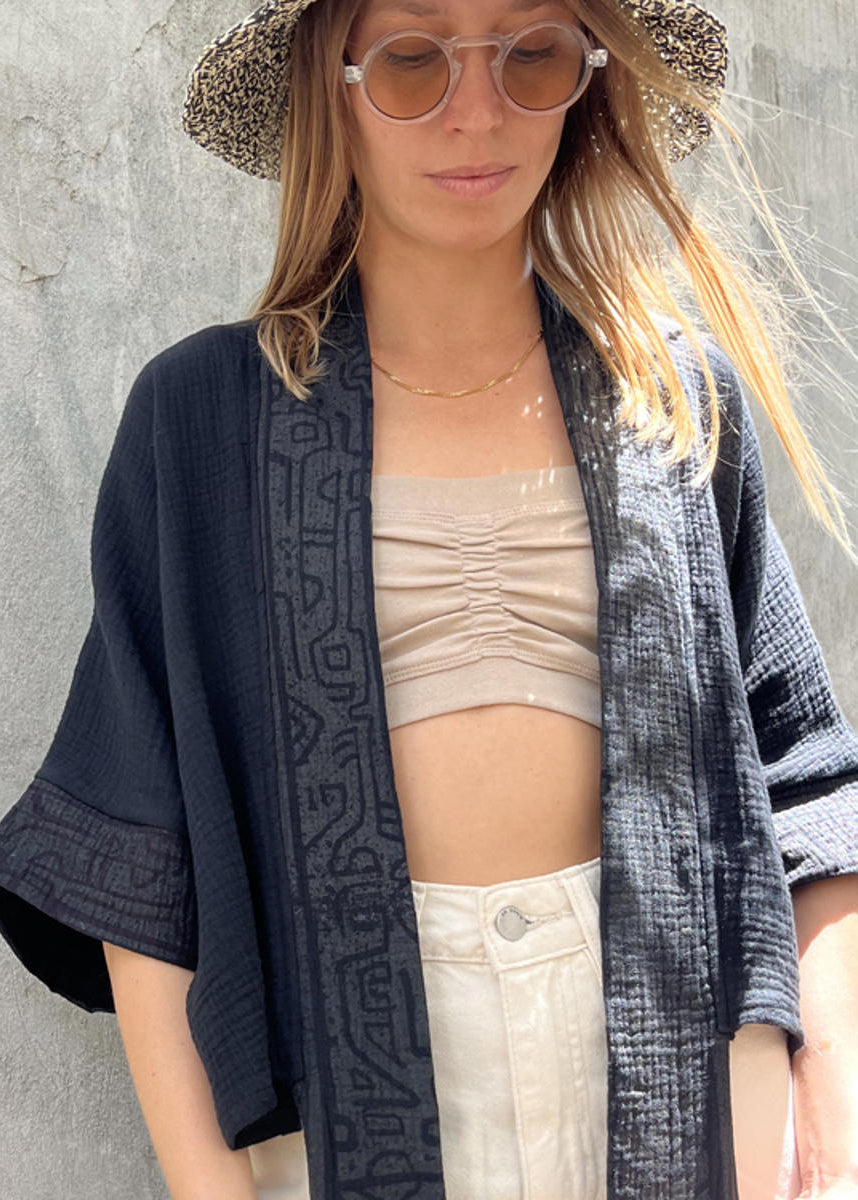 ZORI Short Kimono In Black