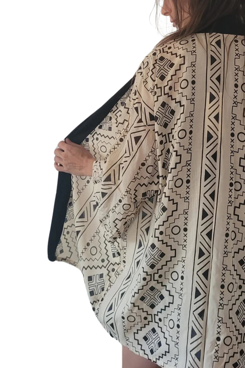 BW Print Short Kimono