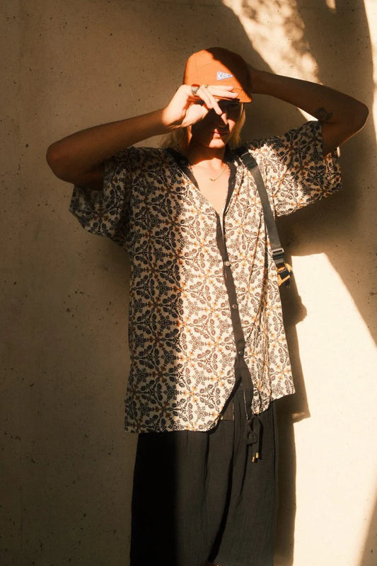 WHITE FALUJA Print Button Short Sleeve Shirt