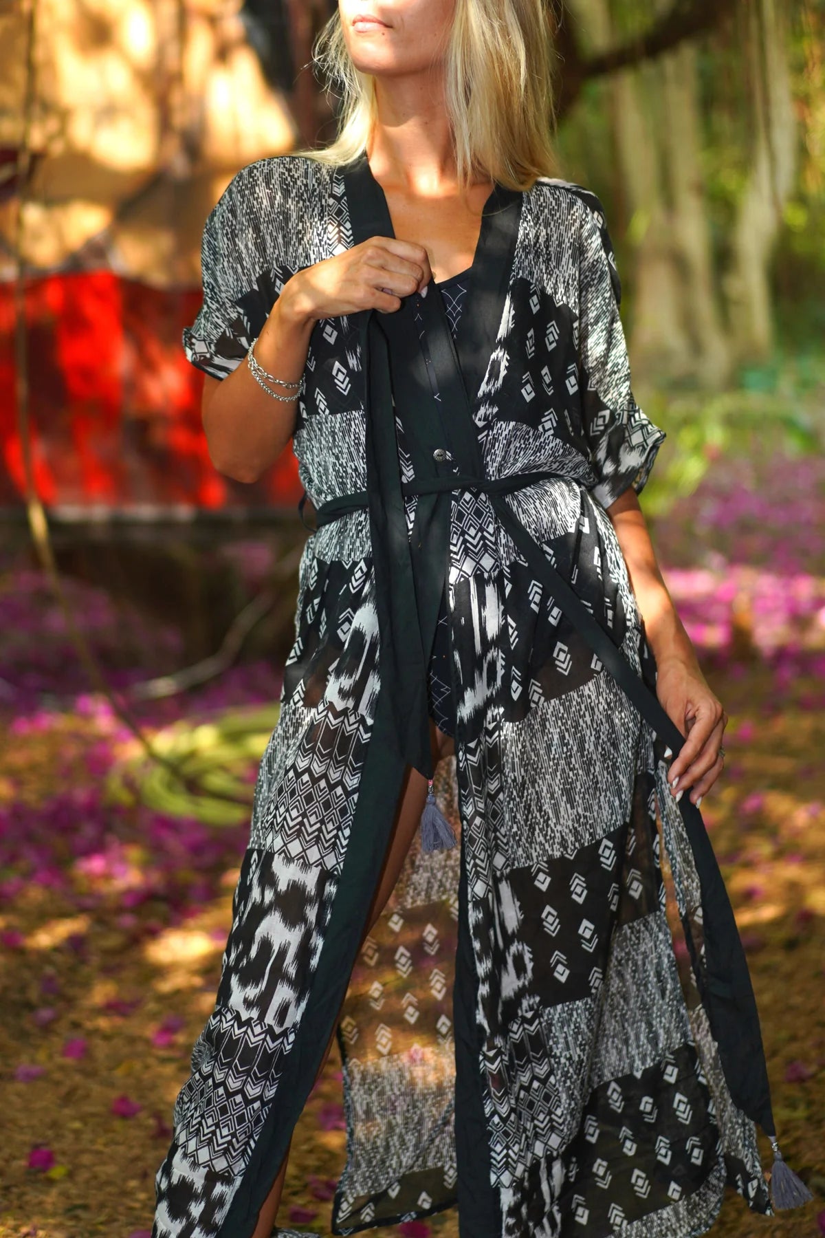 KIMONO DRESS In Black and white