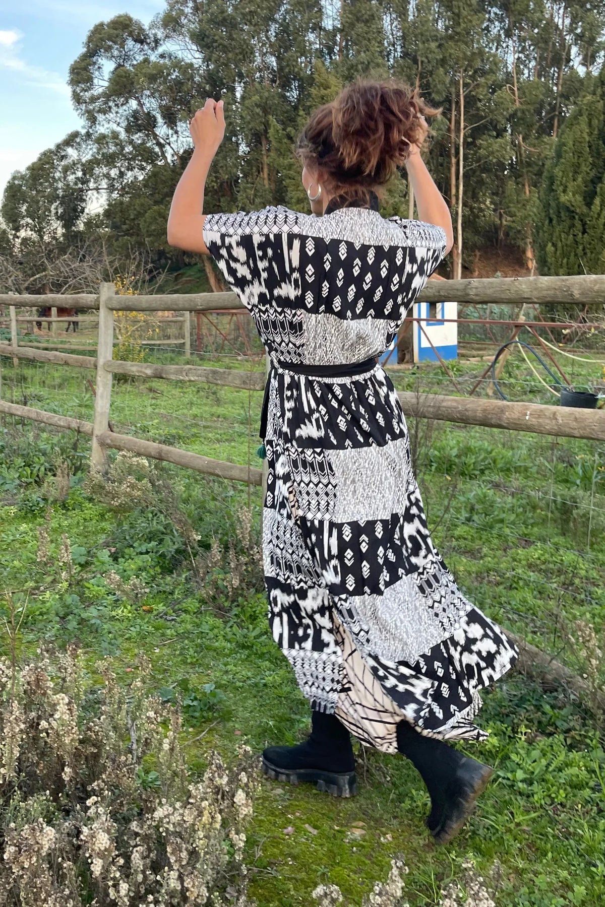 KIMONO DRESS In Black and white