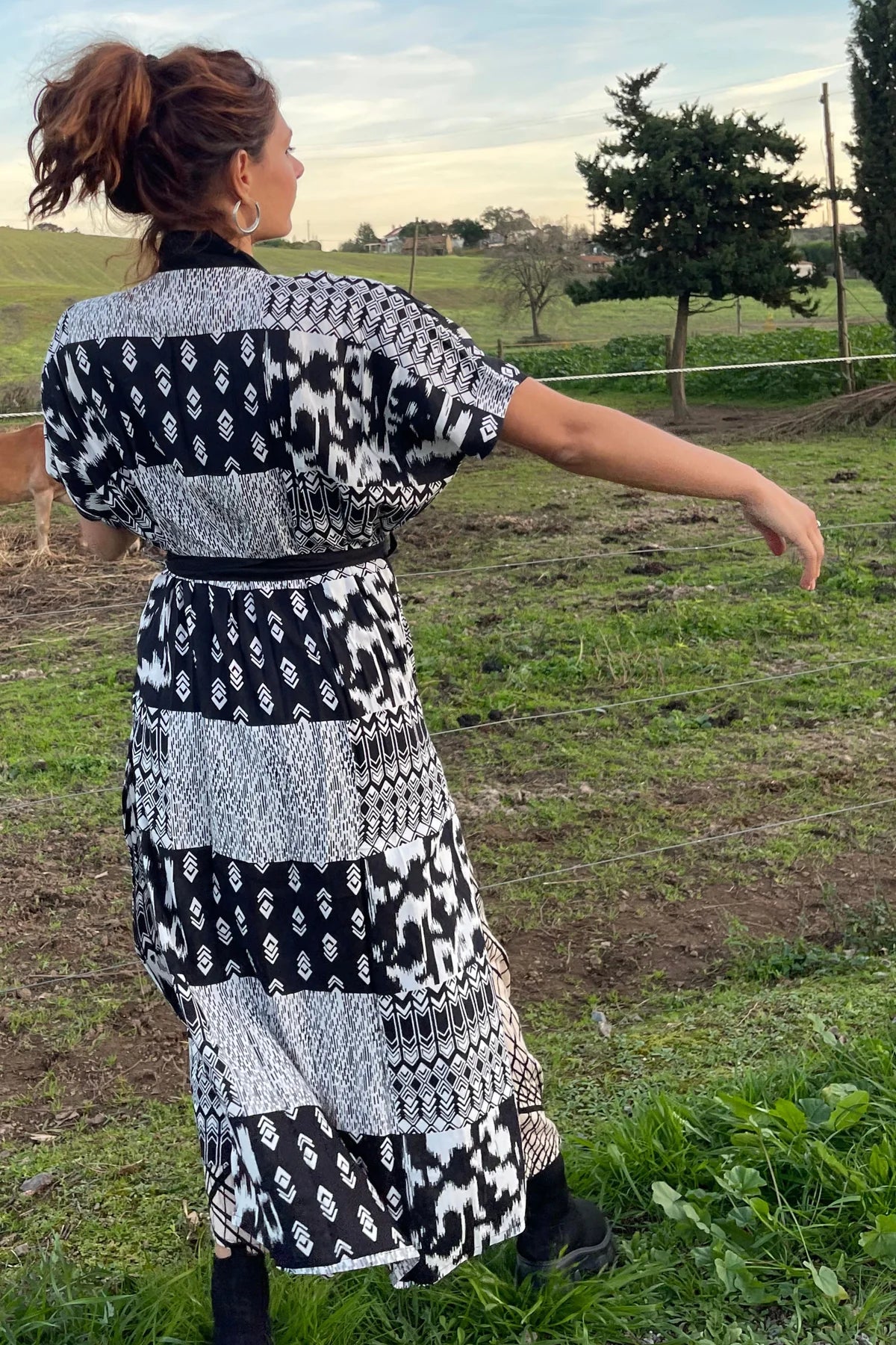 KIMONO DRESS In Black and white