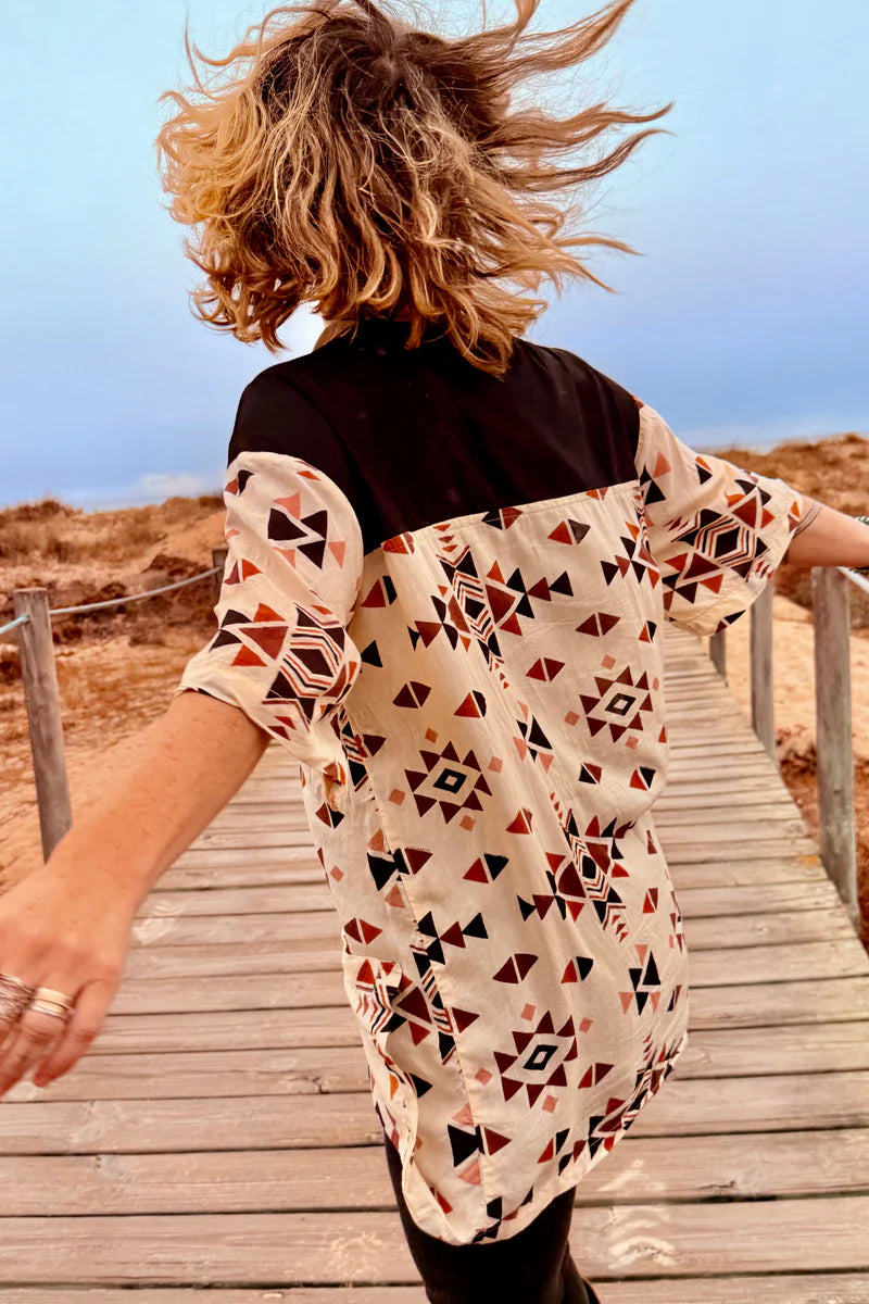 TRIANGLE PRINT WO BUTTON TUNIC
