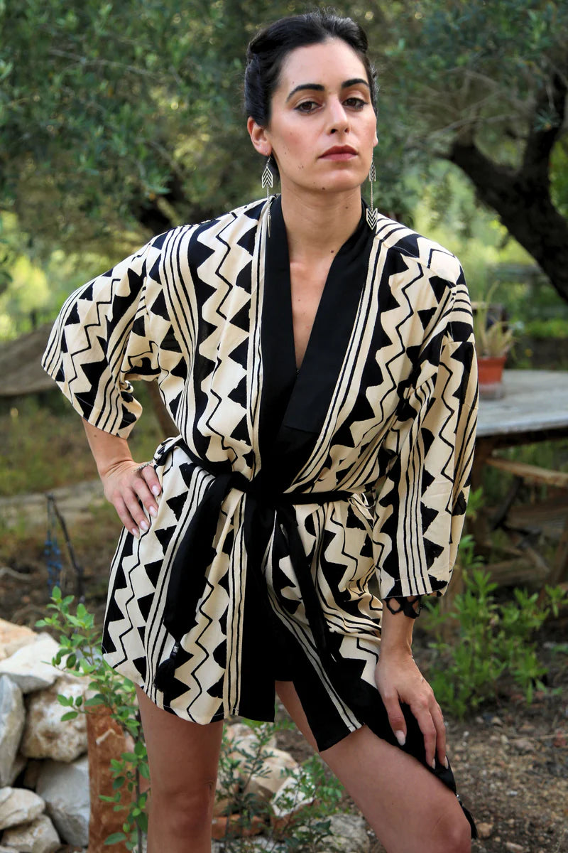 BOHO Short Kimono In Black & White Print