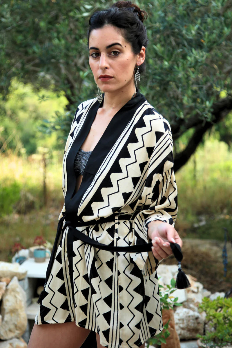 BOHO Short Kimono In Black & White Print