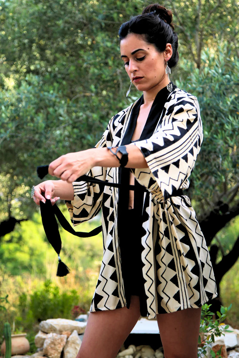 BOHO Short Kimono In Black & White Print