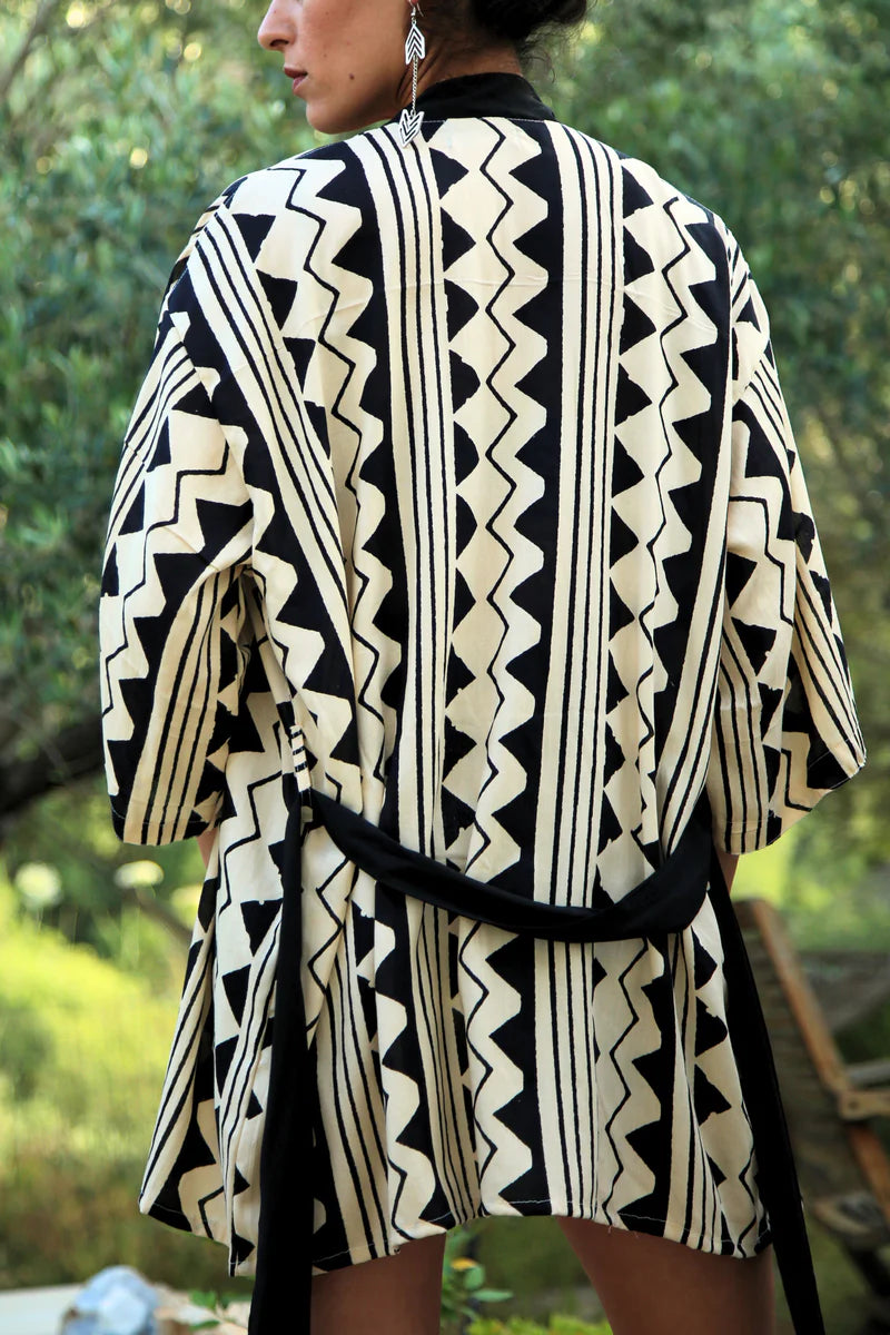 BOHO Short Kimono In Black & White Print