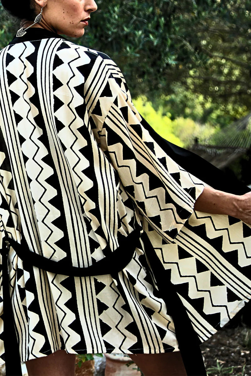 BOHO Short Kimono In Black & White Print