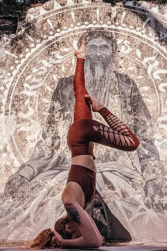 Yoga Side Cutouts Leggings In Brown