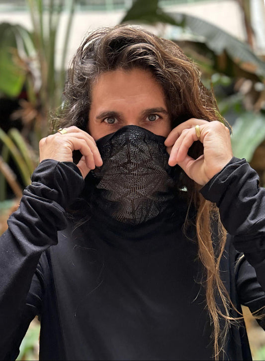 KUSARY Long Sleeve Hooded Shirt In Black