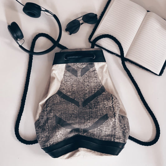 DRAWSTRING PACK