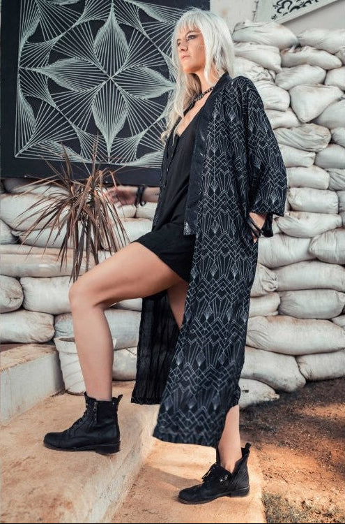 URBAN SILVER KIMONO
