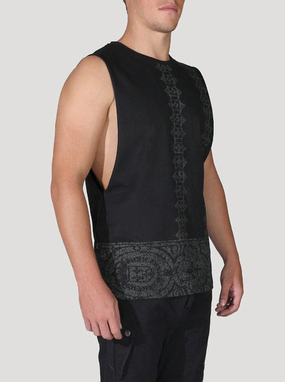 MEMO Sleeveless Tee In Black