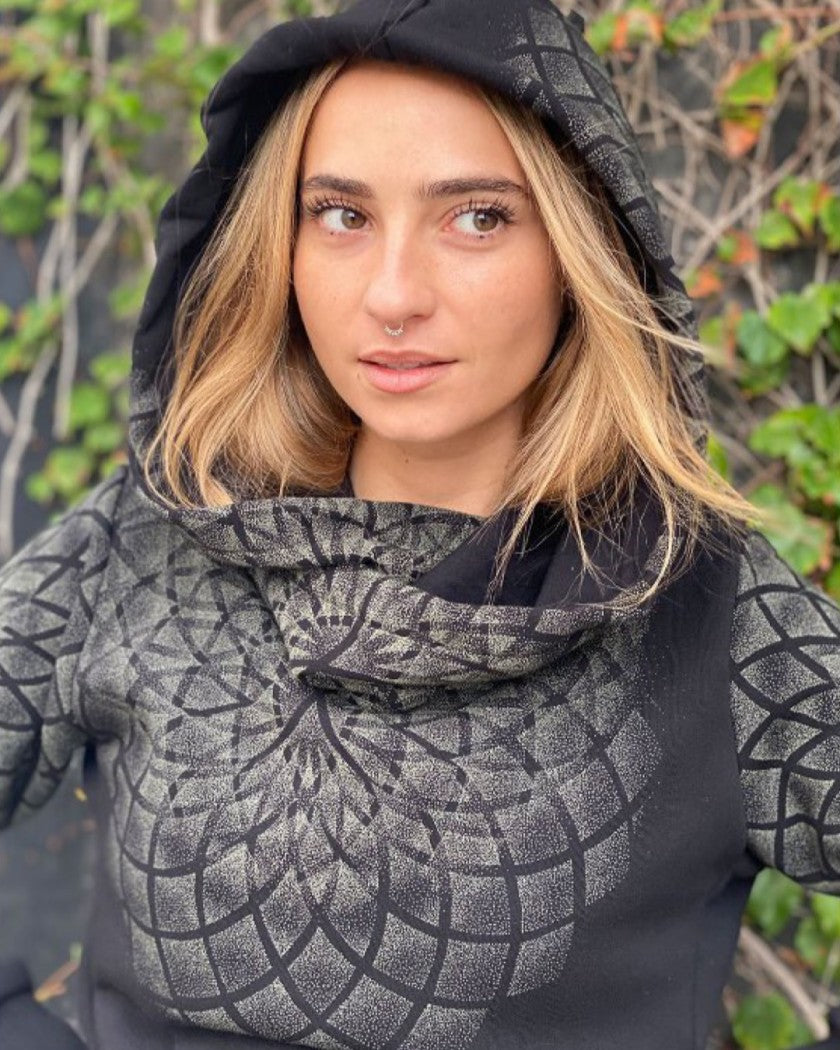 LOTUS Hood Sweat In Black