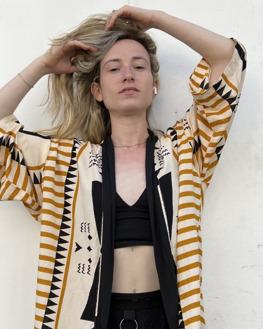 LIGHT TRIBAL PRINT SHORT KIMONO