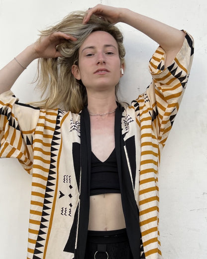 LIGHT TRIBAL PRINT SHORT KIMONO