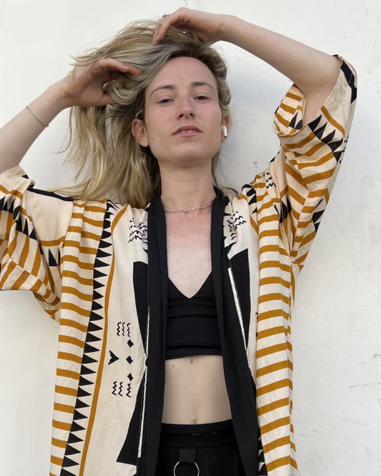 LIGHT TRIBAL PRINT SHORT KIMONO