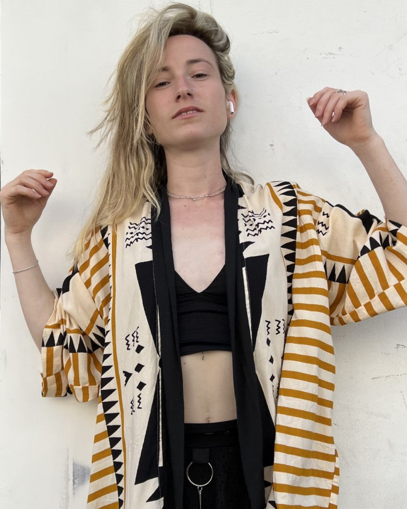 LIGHT TRIBAL PRINT SHORT KIMONO
