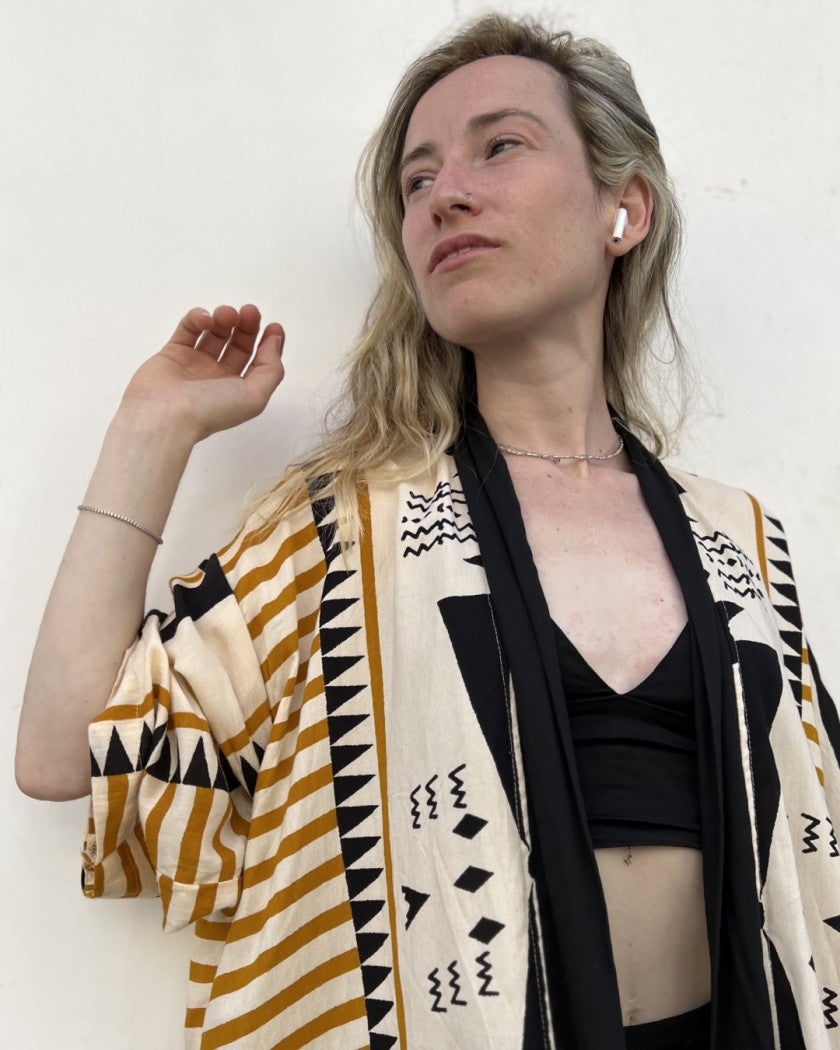 LIGHT TRIBAL PRINT SHORT KIMONO