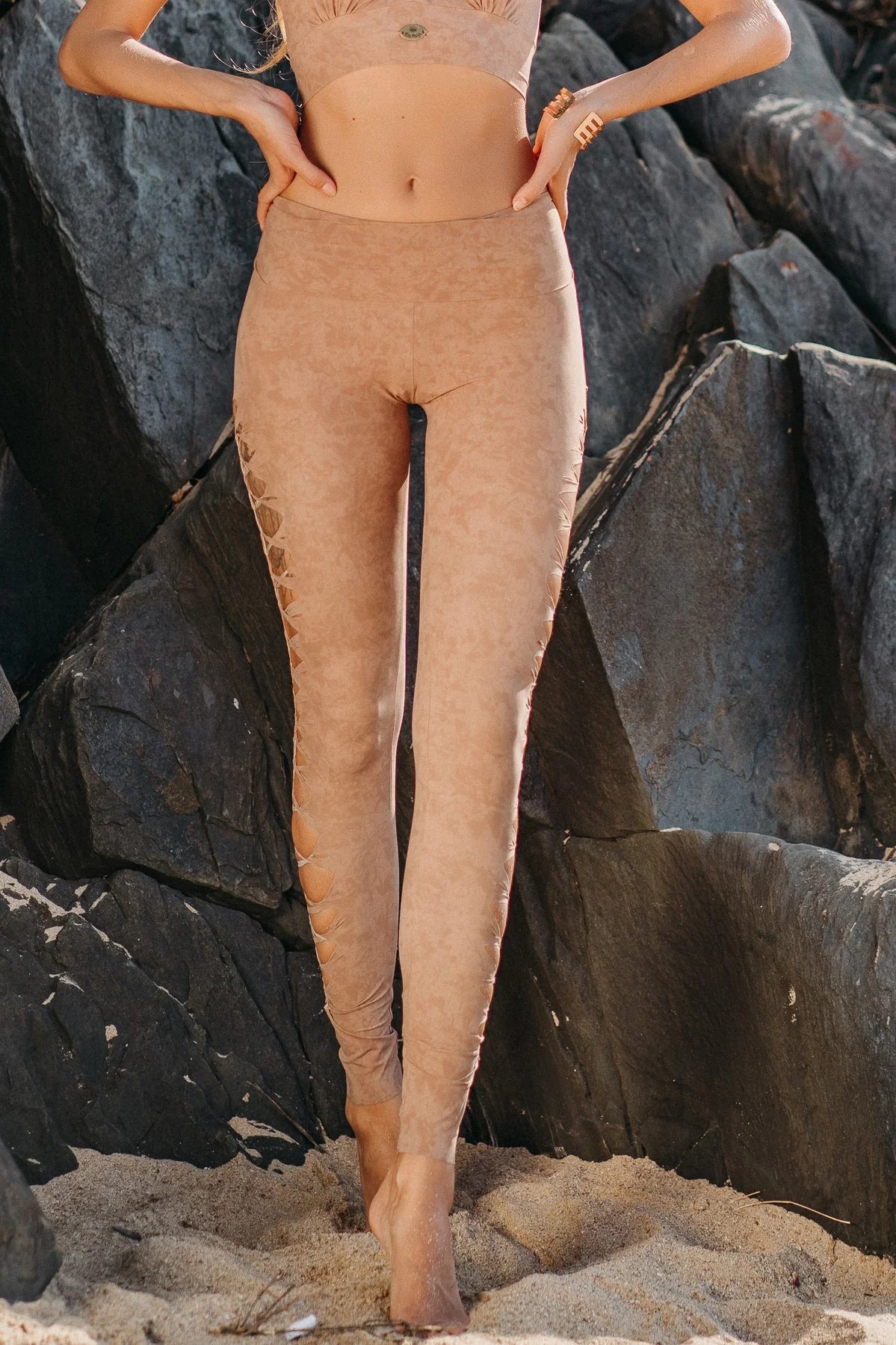 Yoga Side Cutouts Leggings In Shabby Beige