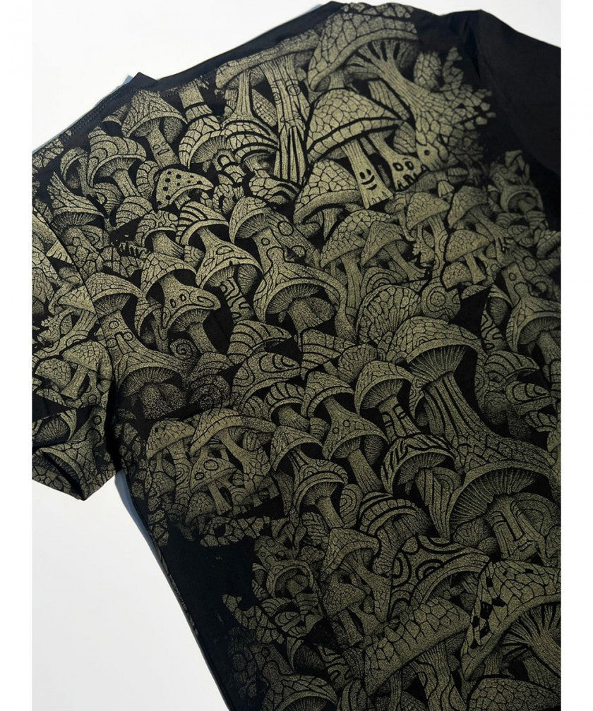 DEEP FOREST  T-Shirt In Black