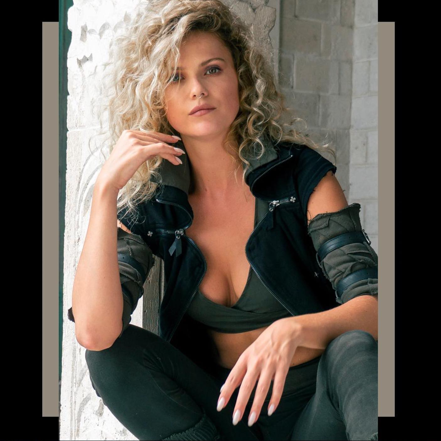 FULLA Wrap Crop top In Dark Olive
