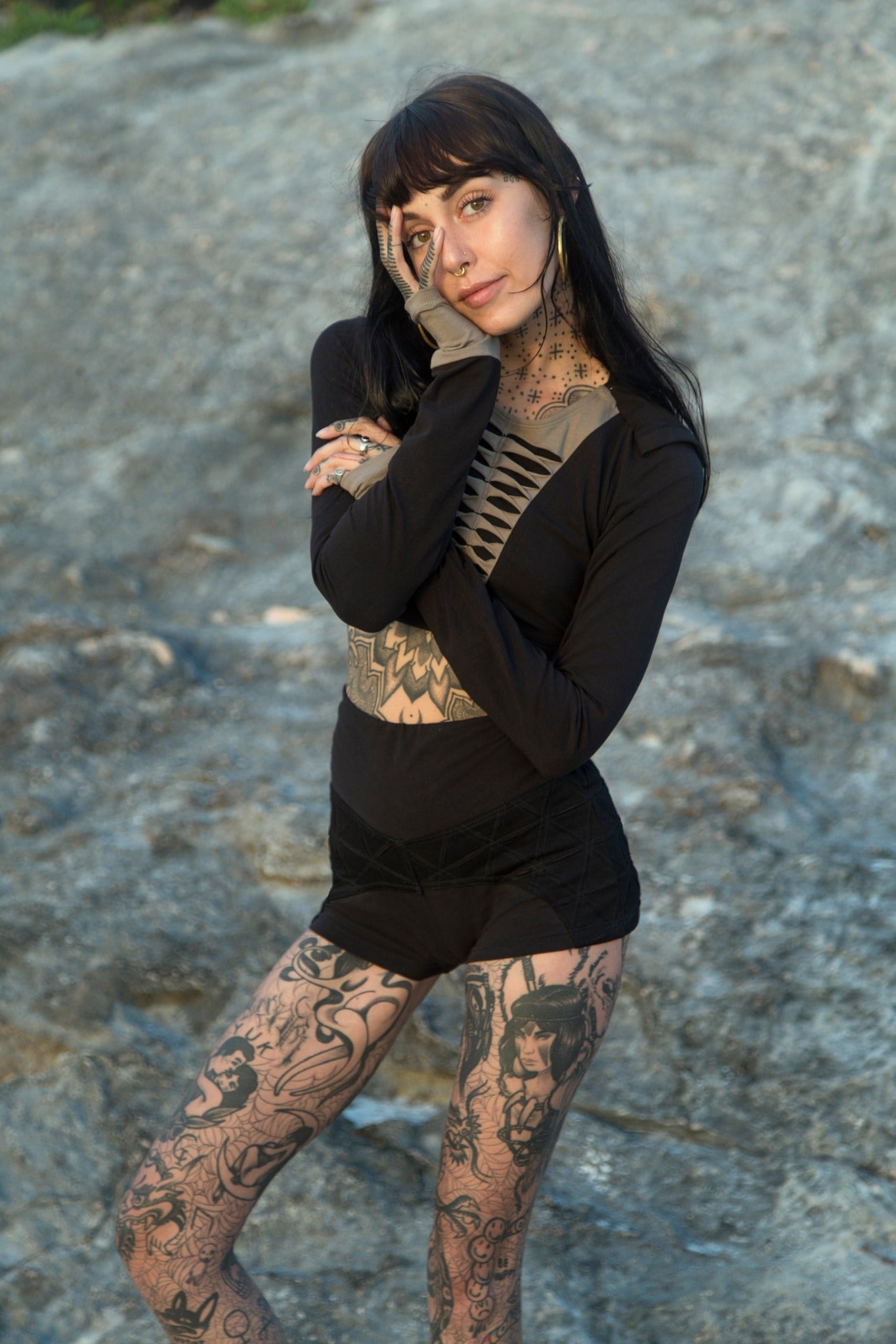 RAFFIA Hoodie Crop Top In Olive-Noir