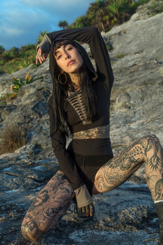 RAFFIA Hoodie Crop Top In Olive-Noir