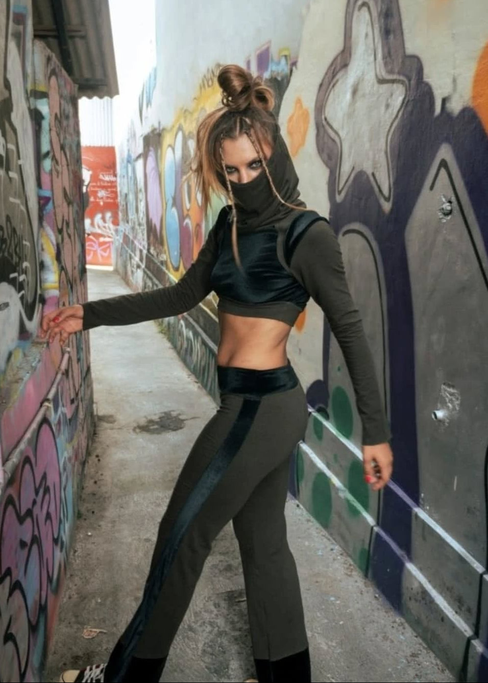 NALA Crop Top In Olive-Black Velevt