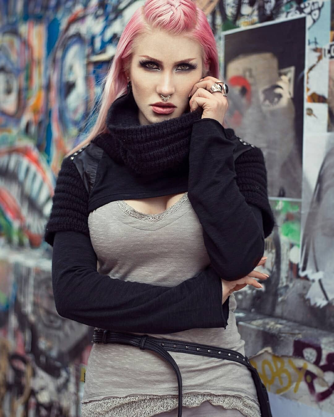 ARMADILLO Vmix Crop Sweater In Black