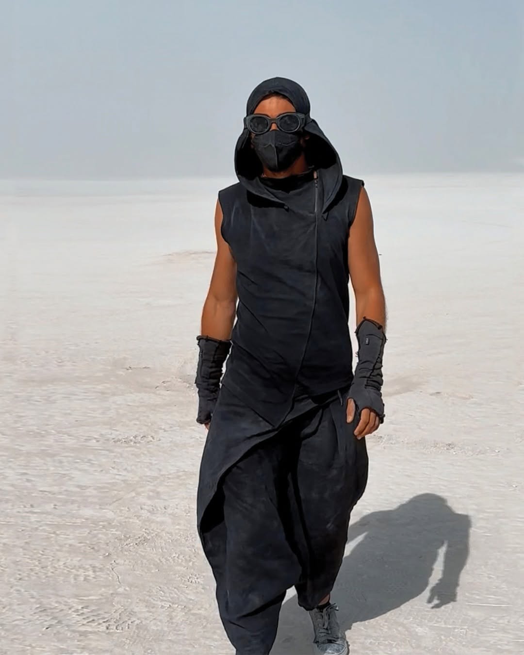 SHEMESH Sleeveless Hooded Tee In Black