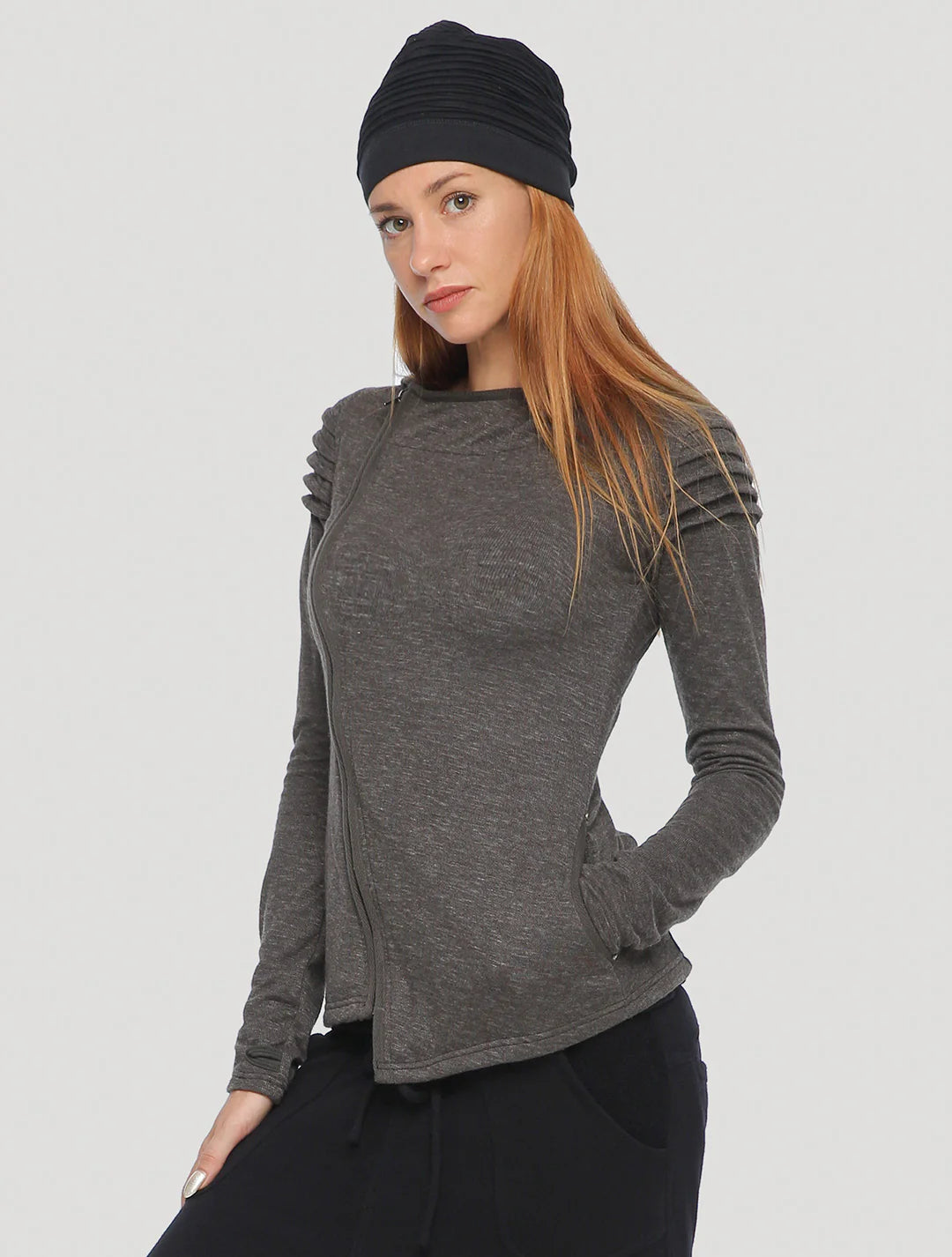 DOGON LIGHT Hood Sweater In Charcoal