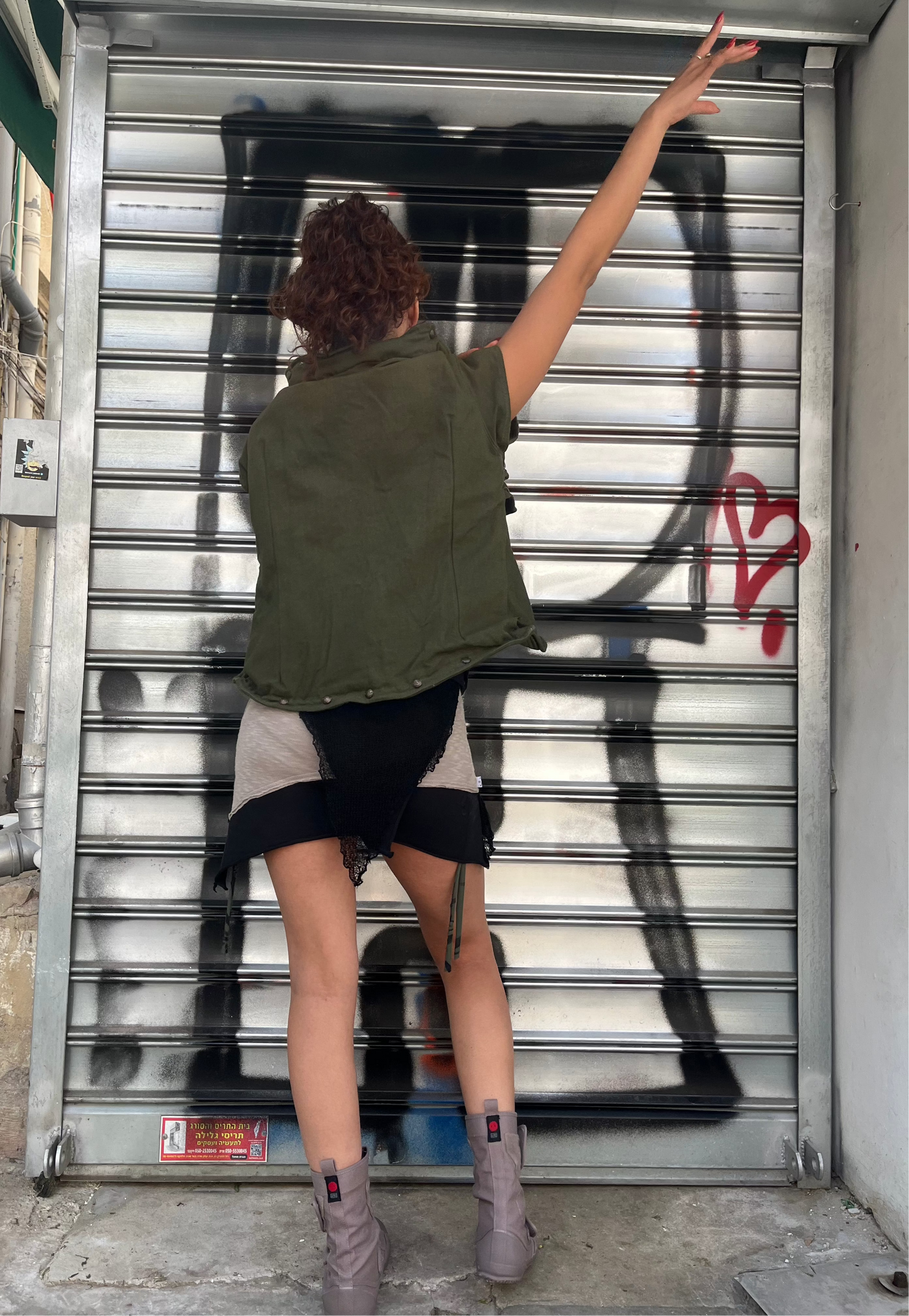 METAL Vest In Olive
