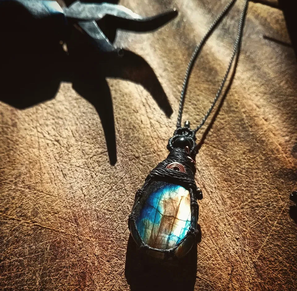 Raw Labradorite Macramé Necklace