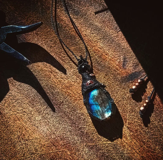 Raw Labradorite Macramé Necklace