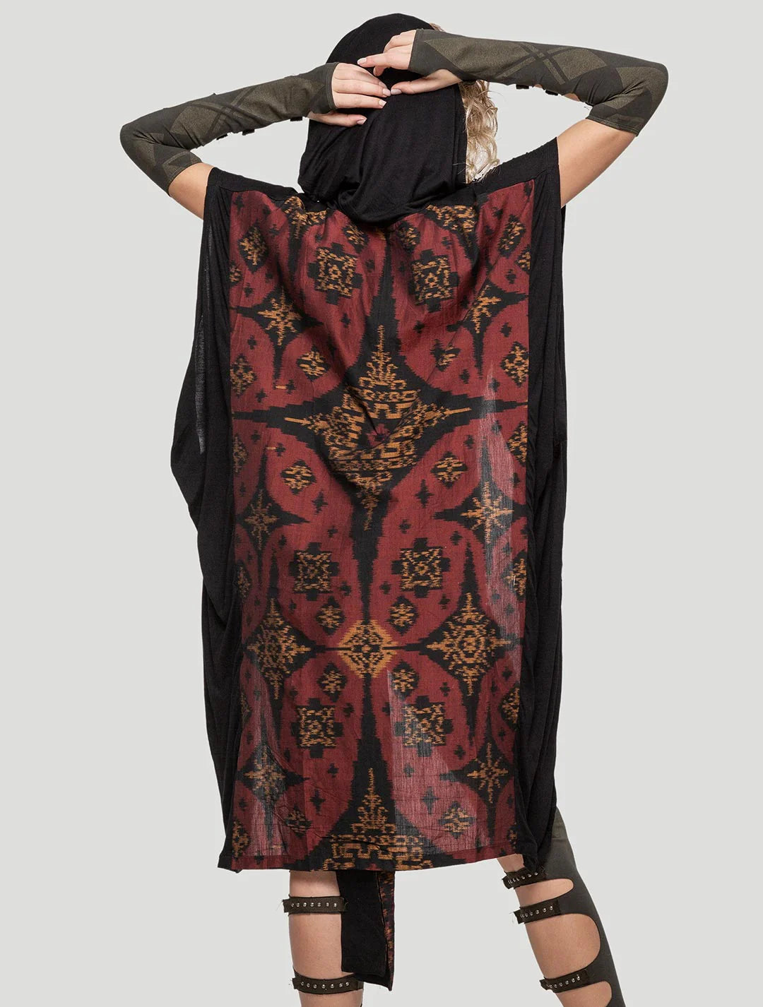 IMMA Hooded Kaftan In Black/Red
