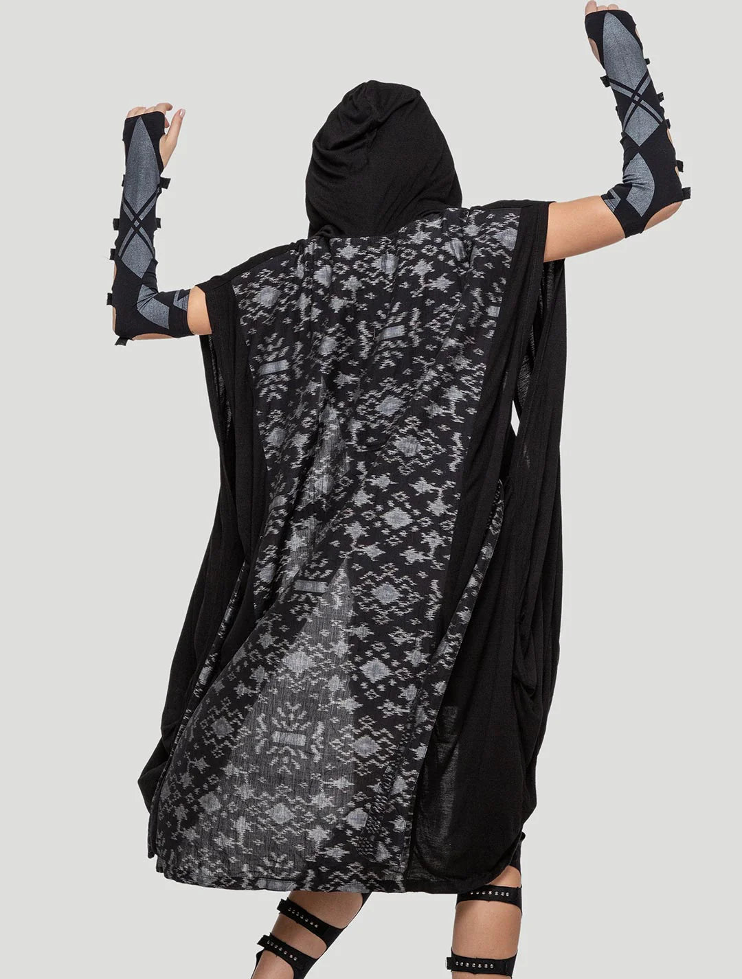 IMMA Hooded Kaftan In Black
