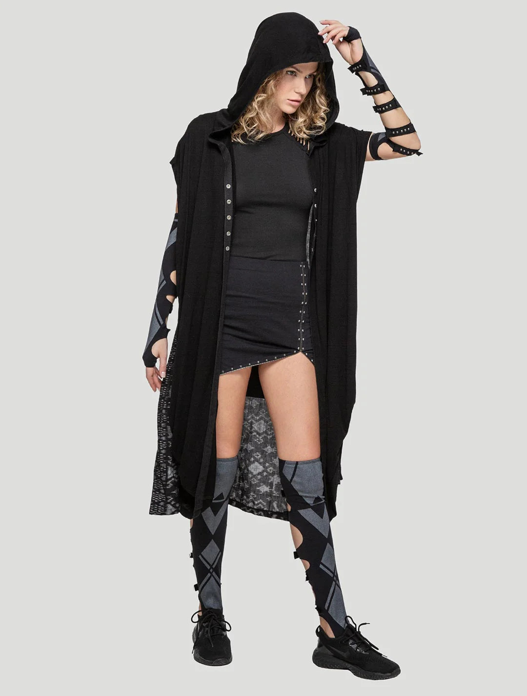 IMMA Hooded Kaftan In Black