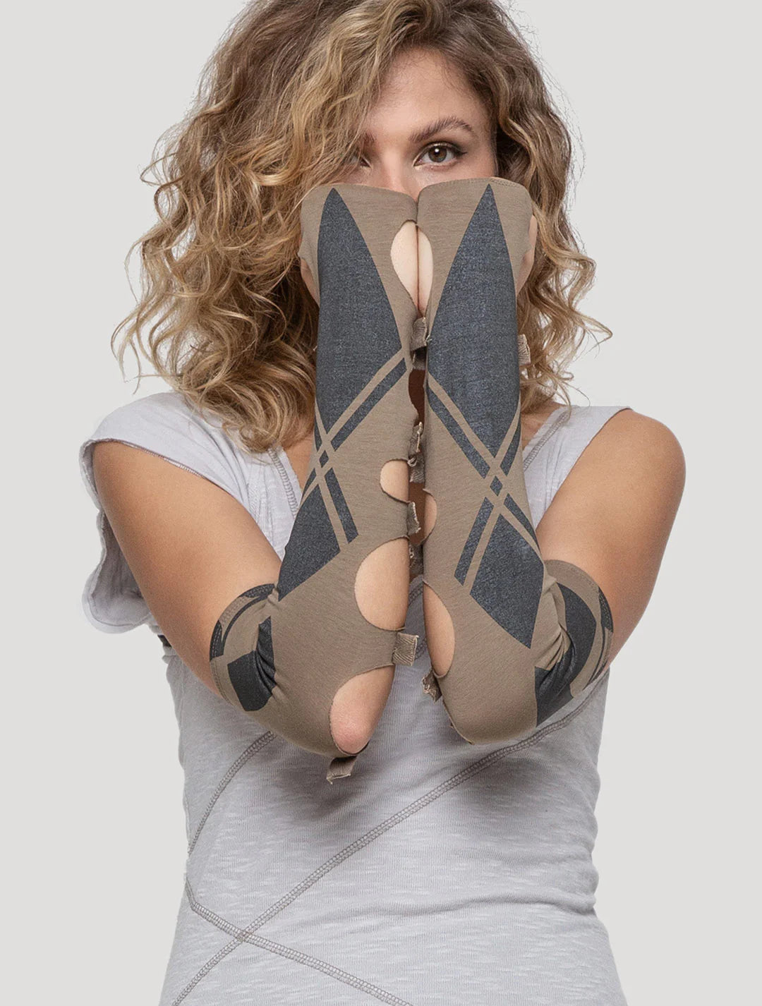 KARMA Long Gloves - Cement