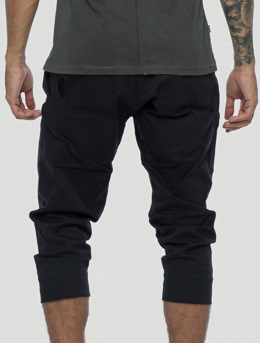 NJORD 3/4 Shorts In Black