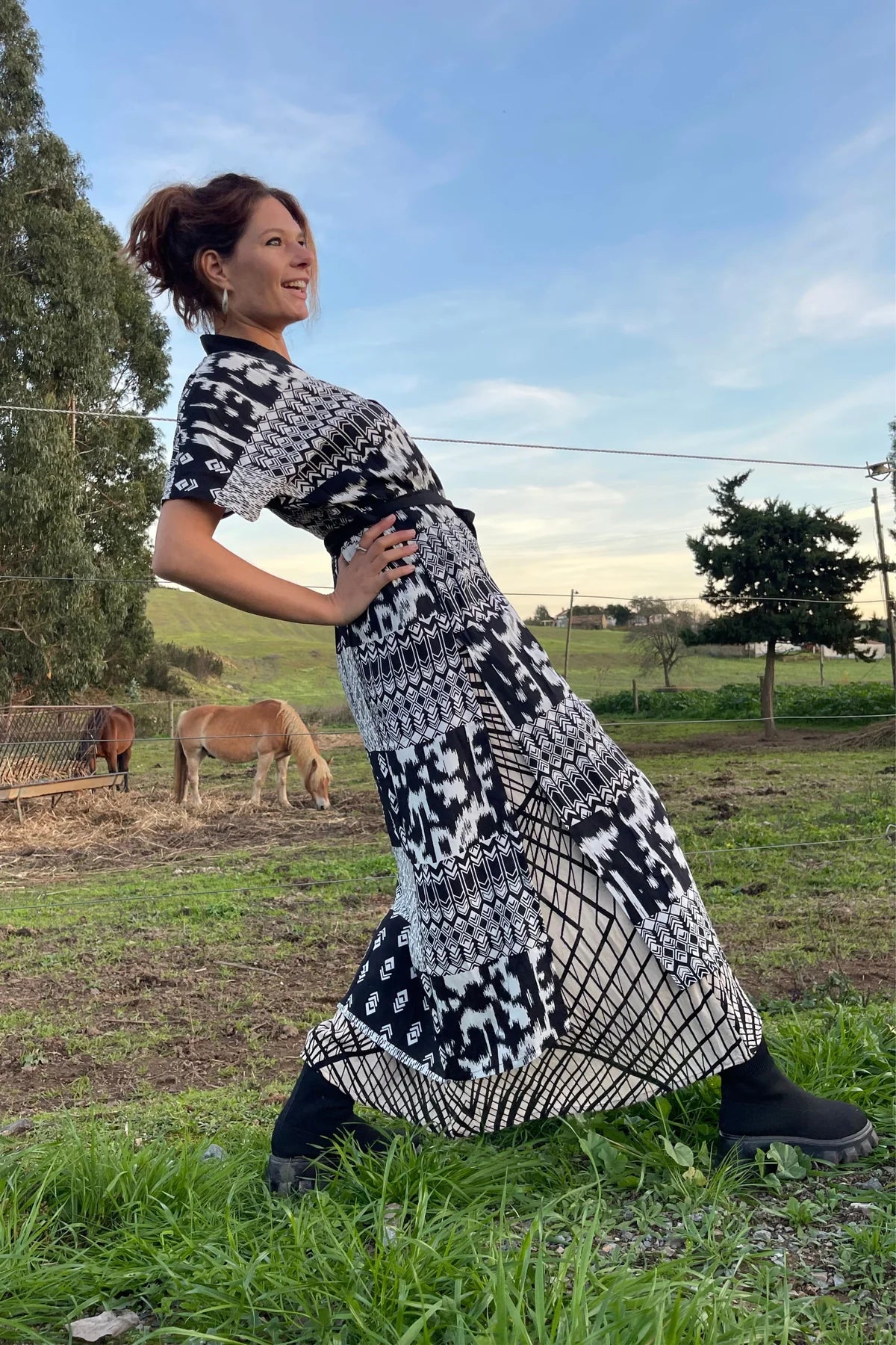 KIMONO DRESS In Black and white