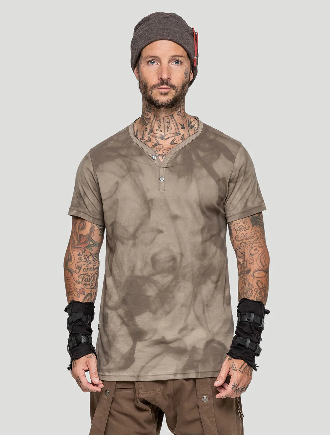 SMOKY HENLEY T-Shirt In Cement