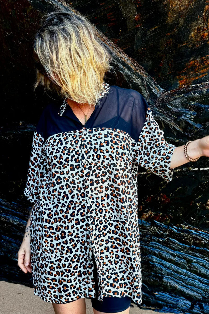 BUTTON UNISEX TUNIC IN LEOPARD PRINT