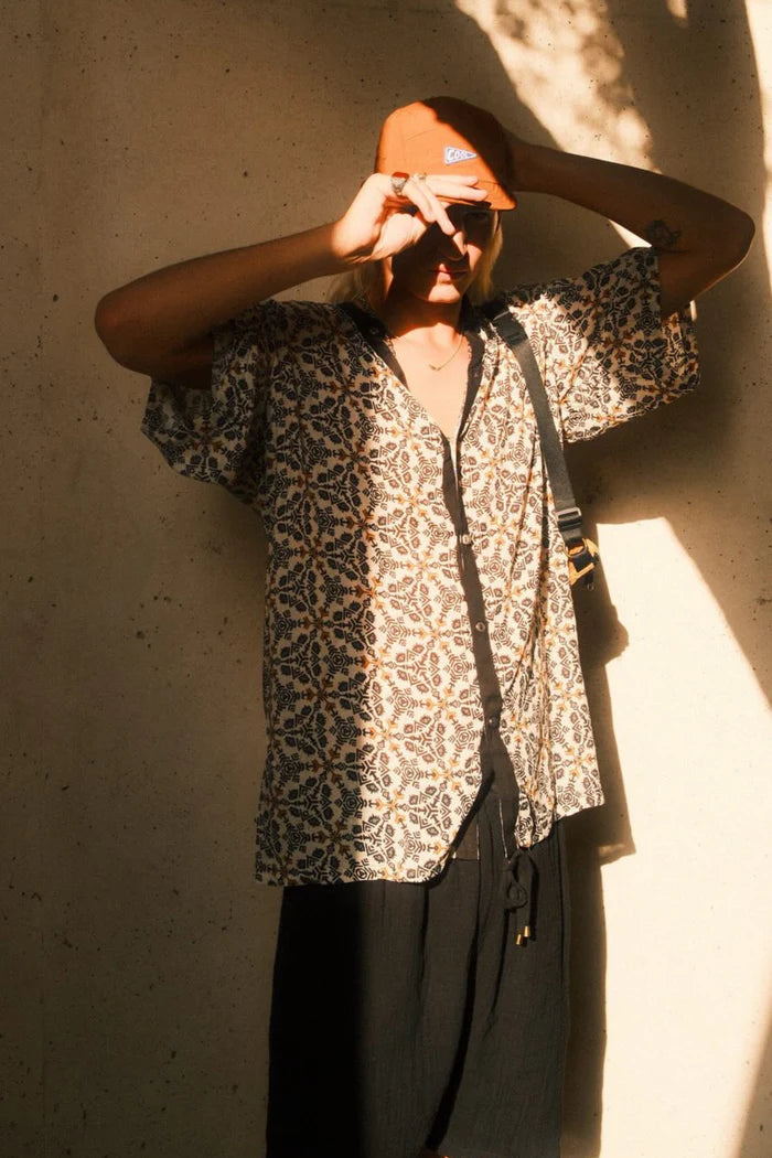 WHITE FALUJA Print Button Short Sleeve Shirt