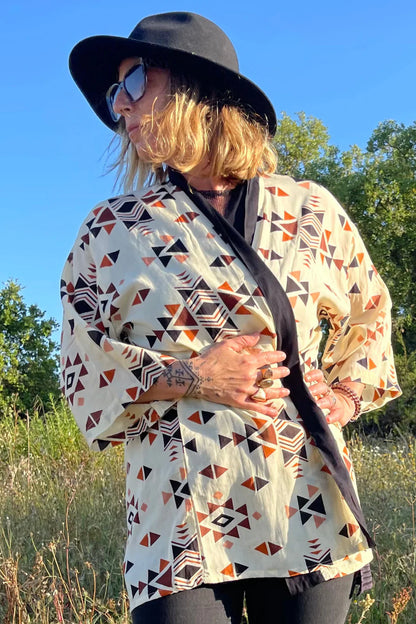 TRIANGLE WO Short Kimono